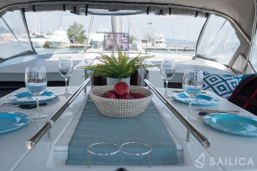 Oceanis 51.1 - Yacht Charter Sailica