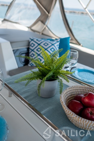 Oceanis 51.1 - Yacht Charter Sailica