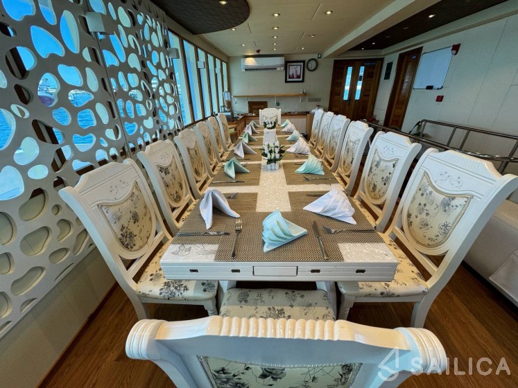 Motoryacht - Yacht Charter Sailica