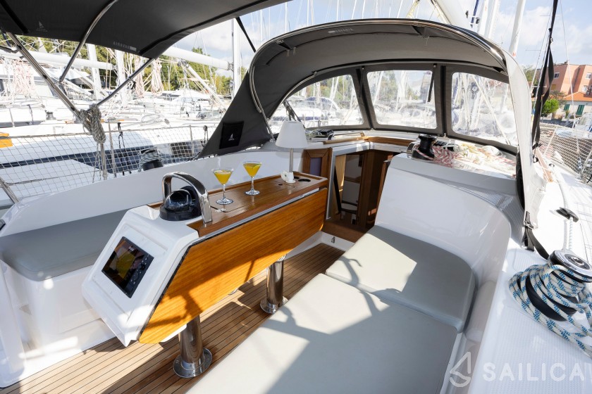 Bavaria Cruiser 37 Style - Yacht Charter Sailica