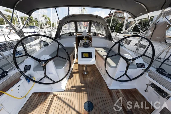 Bavaria Cruiser 37 Style - Yacht Charter Sailica