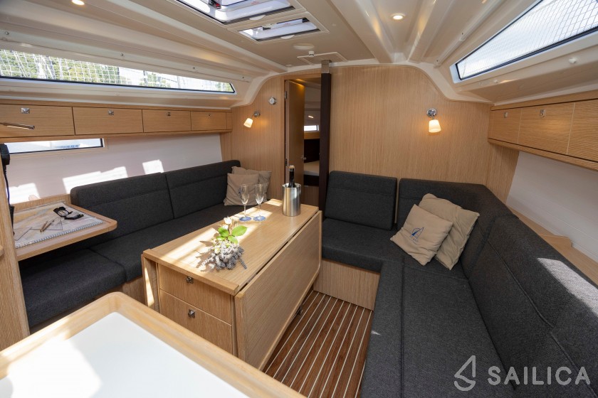 Bavaria Cruiser 37 Style - Yacht Charter Sailica