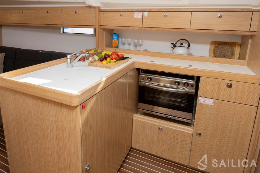 Bavaria Cruiser 37 Style - Yacht Charter Sailica