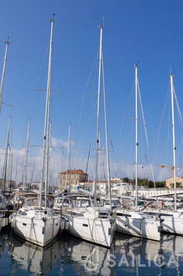 Bavaria Cruiser 37 Style - Yacht Charter Sailica