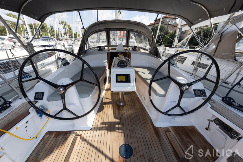 Bavaria Cruiser 37 Style - Yacht Charter Sailica