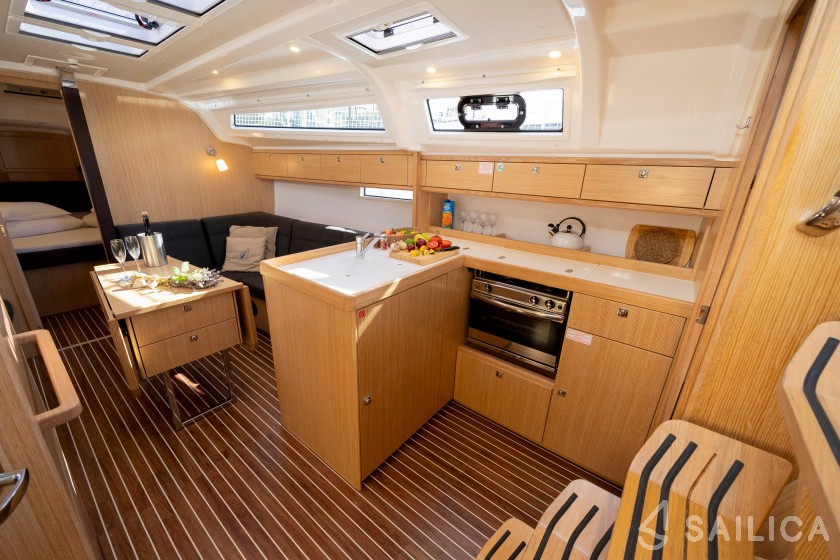 Bavaria Cruiser 37 Style - Yacht Charter Sailica