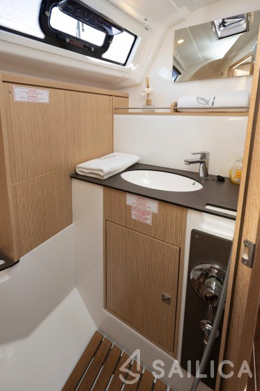 Bavaria Cruiser 37 Style - Yacht Charter Sailica