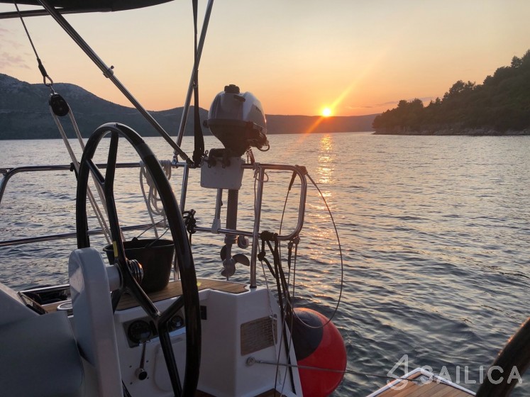Bavaria Cruiser 37 Style - Yacht Charter Sailica