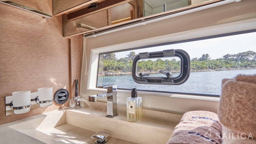 Prestige 630S - Yacht Charter Sailica