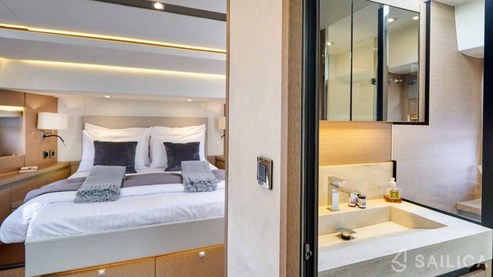 Prestige 630S - Yacht Charter Sailica