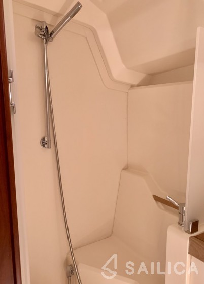 Hanse 445 - Yacht Charter Sailica