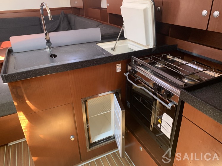 Hanse 445 - Yacht Charter Sailica