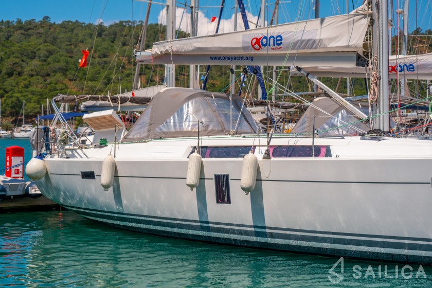 Hanse 445 - Yacht Charter Sailica