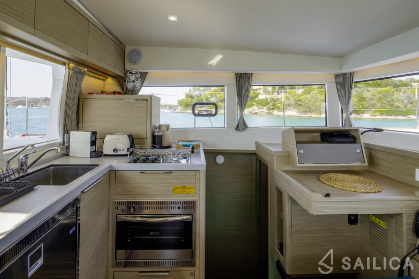 Lagoon 40 - Yacht Charter Sailica