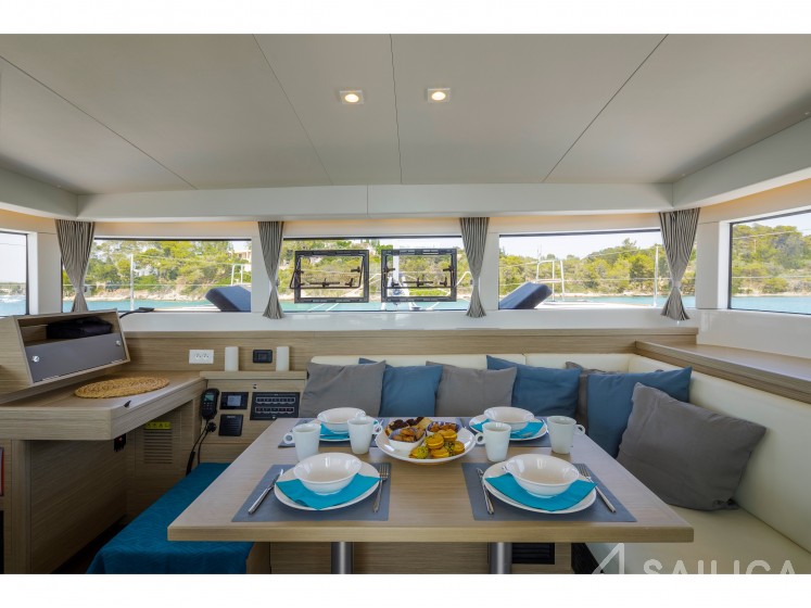 Lagoon 40 - Yacht Charter Sailica