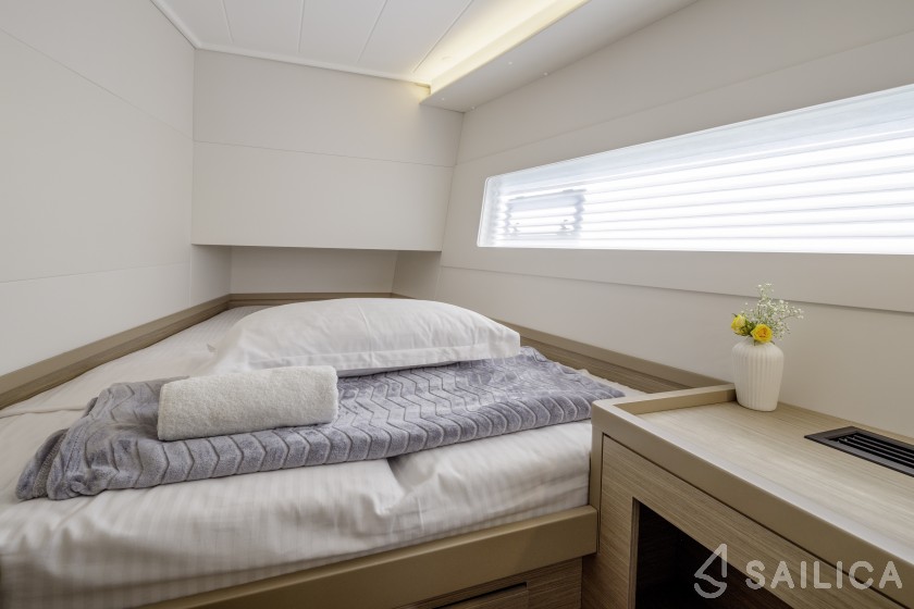 Lagoon 40 - Yacht Charter Sailica