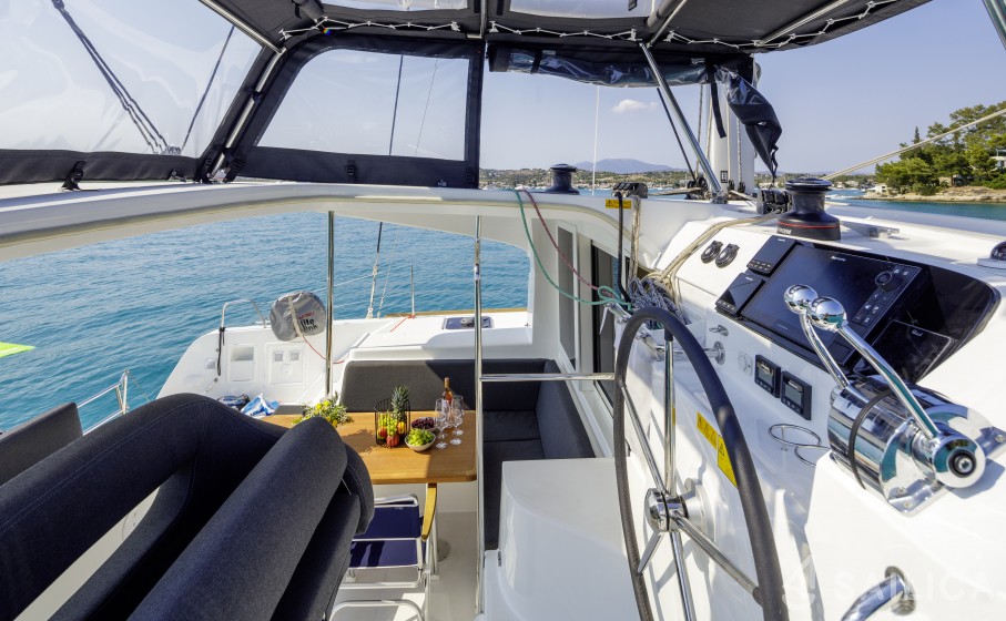 Lagoon 40 - Yacht Charter Sailica