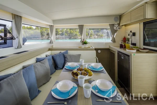 Lagoon 40 - Yacht Charter Sailica