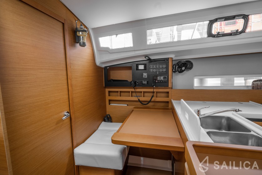 Sun Odyssey 410 - Yacht Charter Sailica