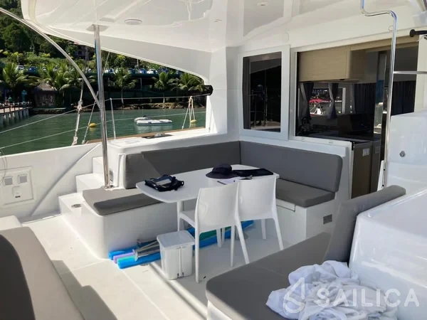 Lagoon 40 - Yacht Charter Sailica