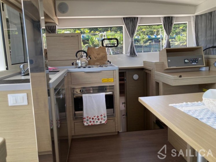 Lagoon 40 - Yacht Charter Sailica