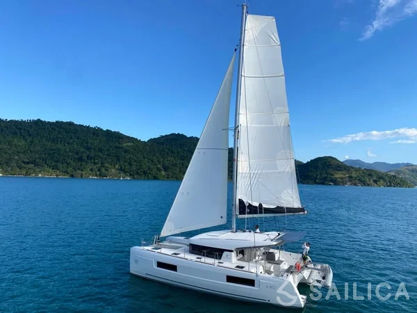Lagoon 40 - Yacht Charter Sailica
