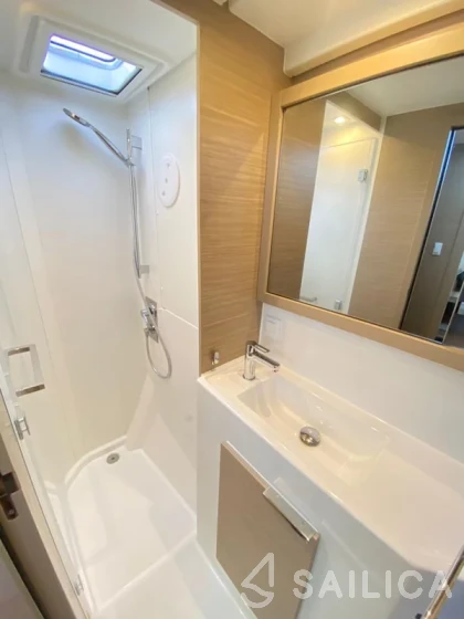 Lagoon 40 - Yacht Charter Sailica
