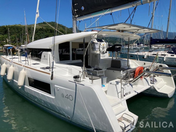 Lagoon 40 - Yacht Charter Sailica