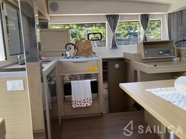 Lagoon 40 - Yacht Charter Sailica