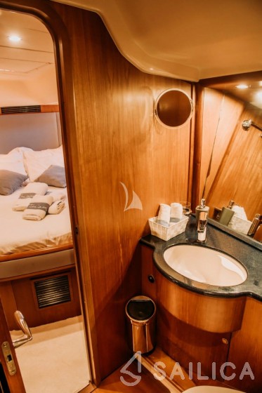 Moody 64 - Yacht Charter Sailica