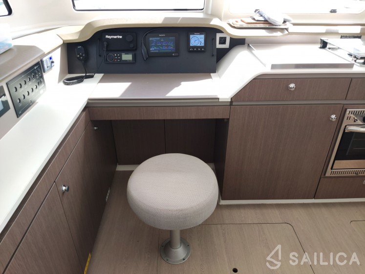 Bali Catspace - Yacht Charter Sailica