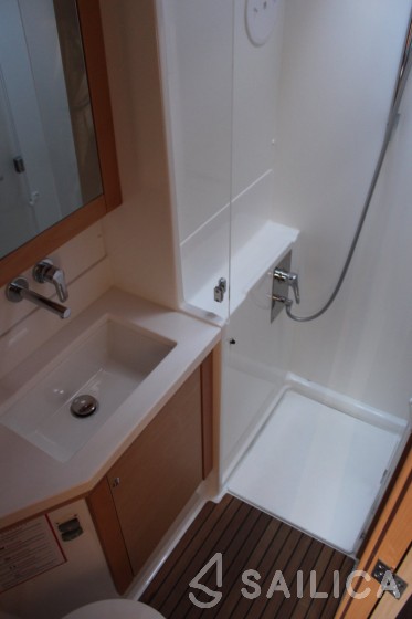 Lagoon 450 - Yacht Charter Sailica