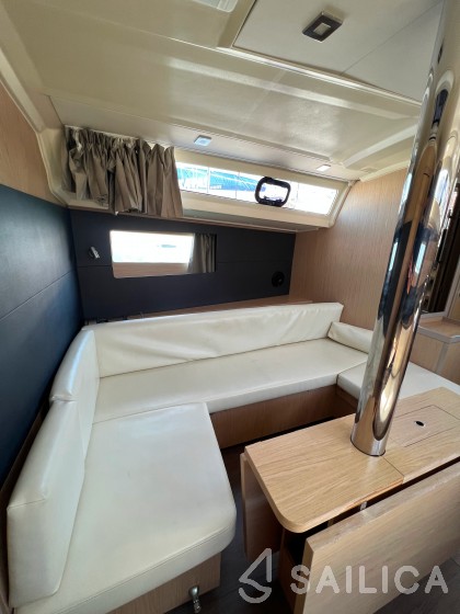 Oceanis 41.1 - Yacht Charter Sailica