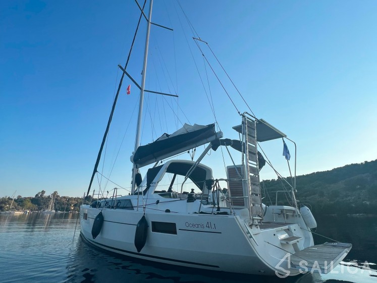 Oceanis 41.1 - Yacht Charter Sailica