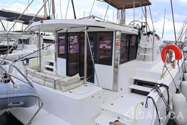 Bali 4.1 - Yacht Charter Sailica