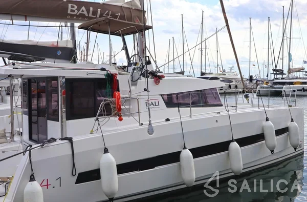 Bali 4.1 - Yacht Charter Sailica