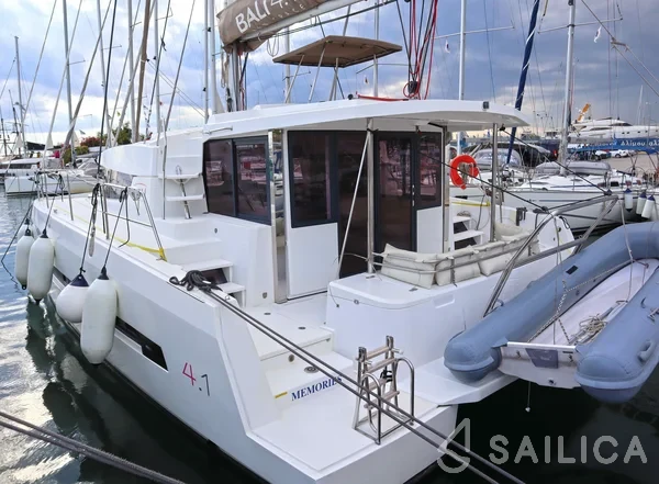 Bali 4.1 - Yacht Charter Sailica