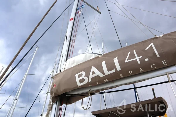 Bali 4.1 - Yacht Charter Sailica