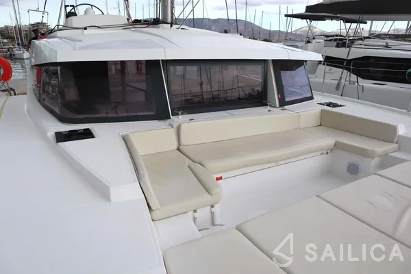 Bali 4.1 - Yacht Charter Sailica