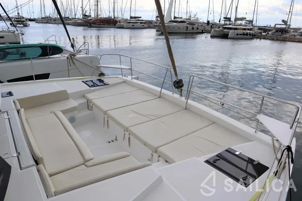 Bali 4.1 - Yacht Charter Sailica