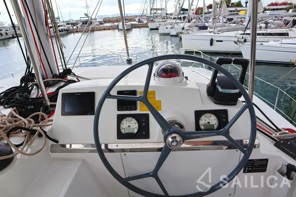 Bali 4.1 - Yacht Charter Sailica