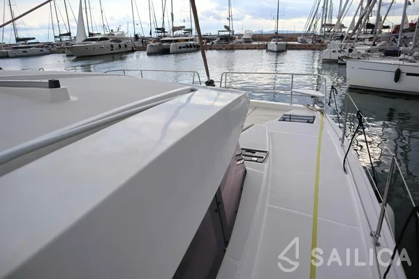 Bali 4.1 - Yacht Charter Sailica