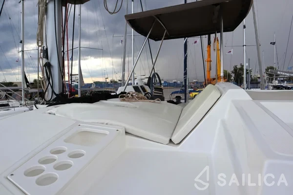 Bali 4.1 - Yacht Charter Sailica