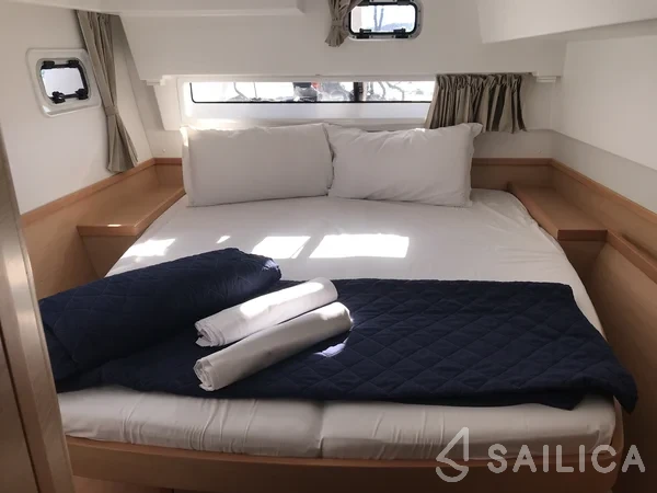 Lagoon 42 - Yacht Charter Sailica