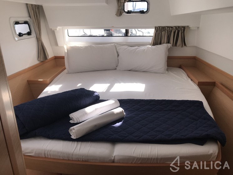 Lagoon 42 - Yacht Charter Sailica