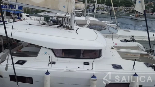Lagoon 42 - Yacht Charter Sailica