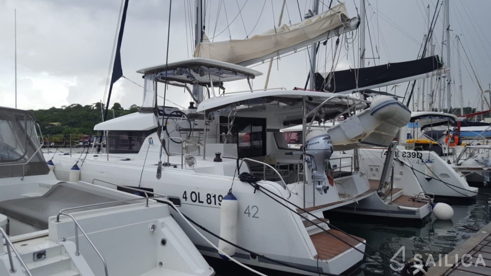 Lagoon 42 - Yacht Charter Sailica