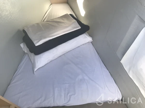 Lagoon 42 - Yacht Charter Sailica