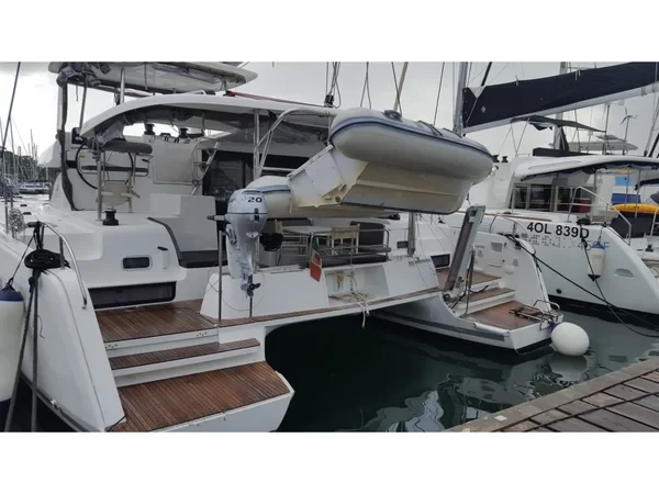 Lagoon 42 - Yacht Charter Sailica