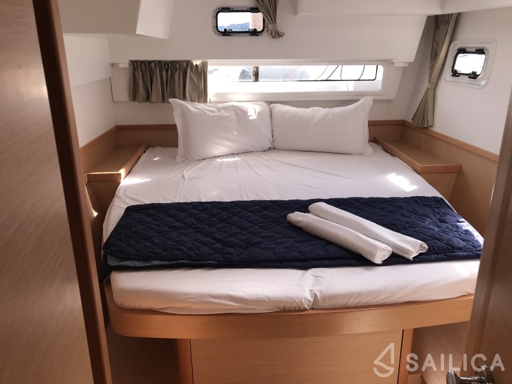 Lagoon 42 - Yacht Charter Sailica
